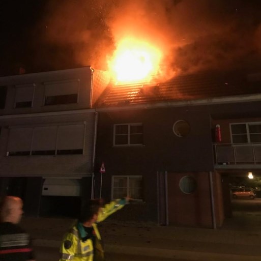Zware brand vernielt appartement: wellicht aangestoken, bewoner opgepakt