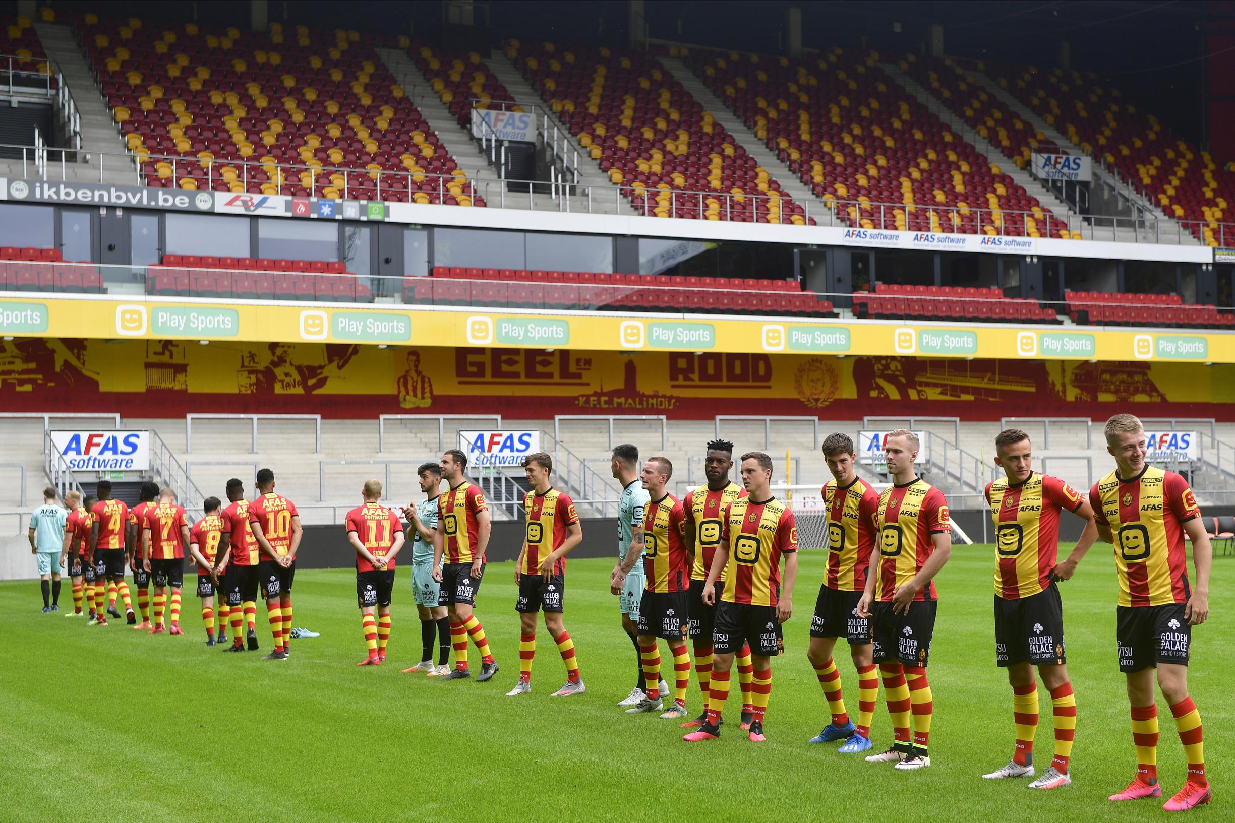 KV Mechelen poseert voor officiële ploegfoto nieuwe coupe v Gazet van Antwerpen