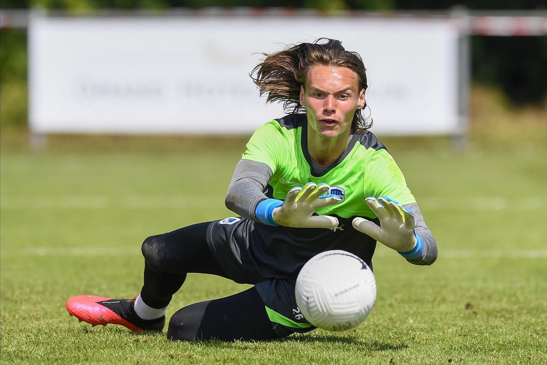 Racing Genk-doelman Maarten Vandevoordt test positief op ...