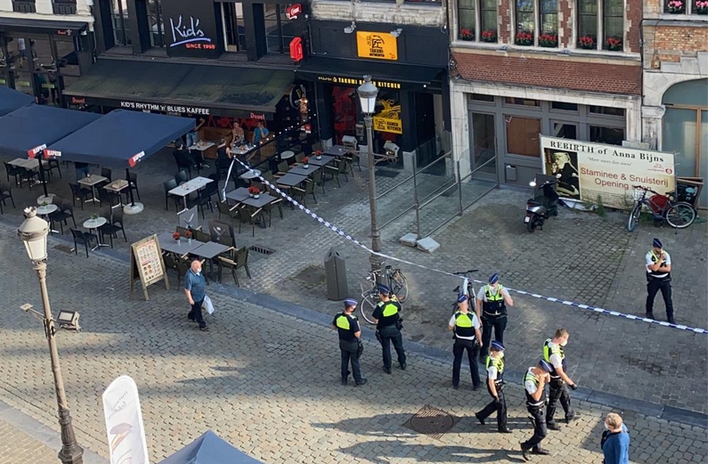 Politie Rukt Massaal Uit Naar Grote Markt Na Schietpartij: Drie ...