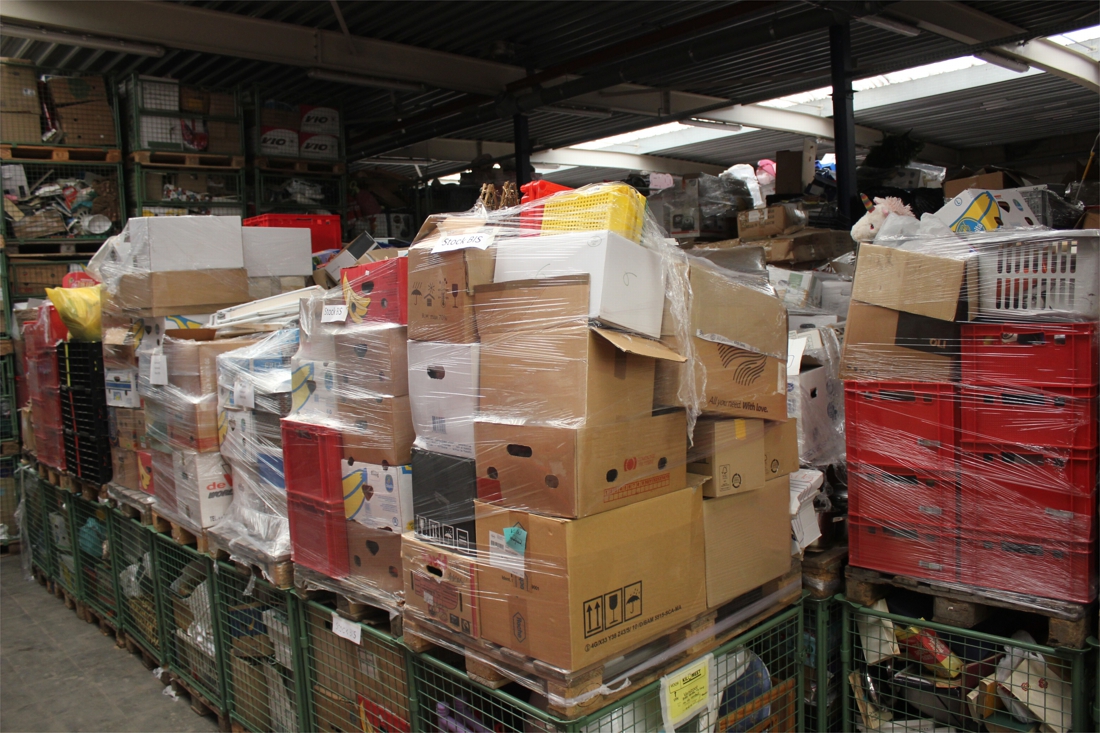 Antwerp recycling shops have to contend with large overstock (Antwerp)