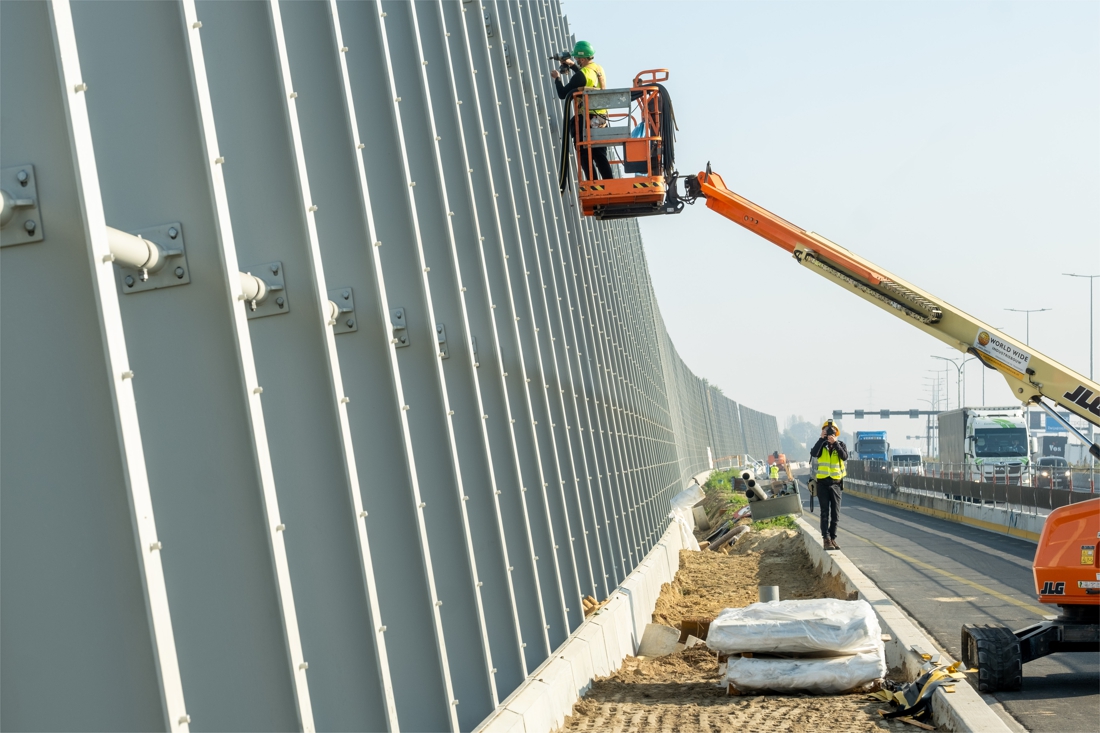 First noise barriers in Oosterweel installed along E17: “Omge … (Zwijndrecht)