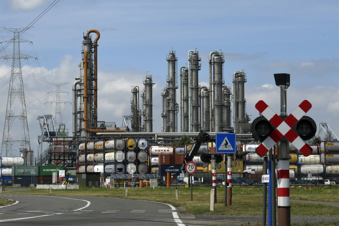 Ineos is moving closer to two new factories in Antwerp …