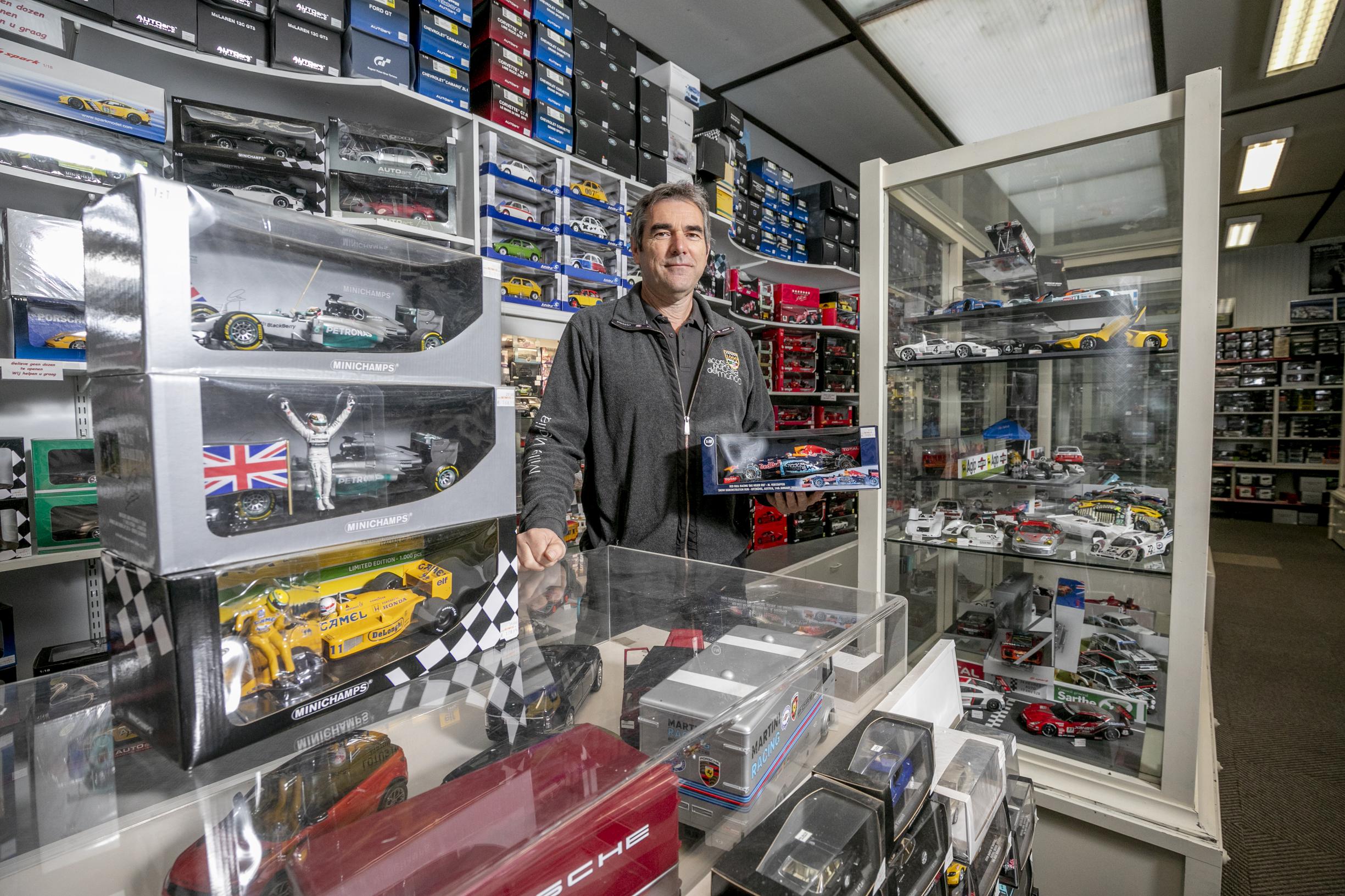 Explosieven Universeel slikken Guido Van Doninck (55) runt al twintig jaar shop in miniatuurauto's:  “Ferrari moet het afleggen tegen VW-busje” | Gazet van Antwerpen Mobile
