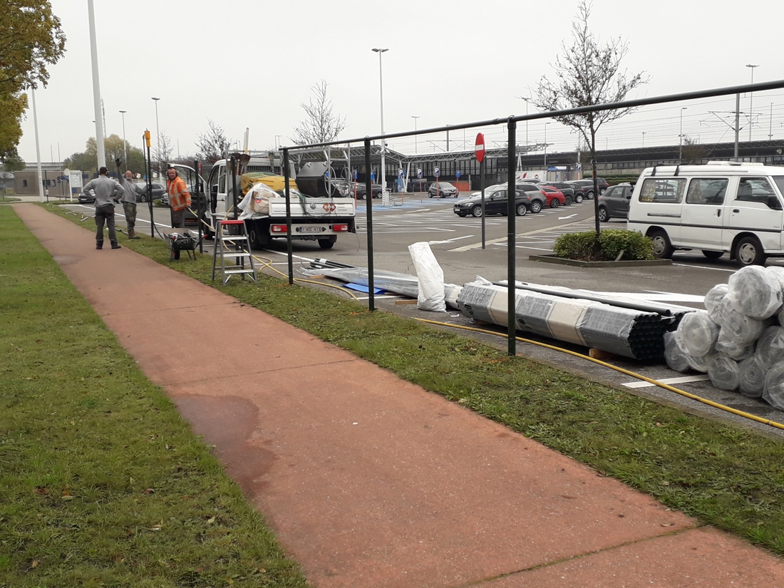 NMBS places a high fence around the Noorderkemp station car park … (Brecht)