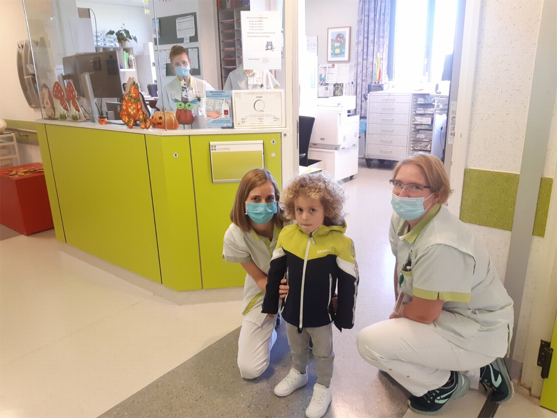 Four-year-old corona patient Kaïs is back home after twelve days …