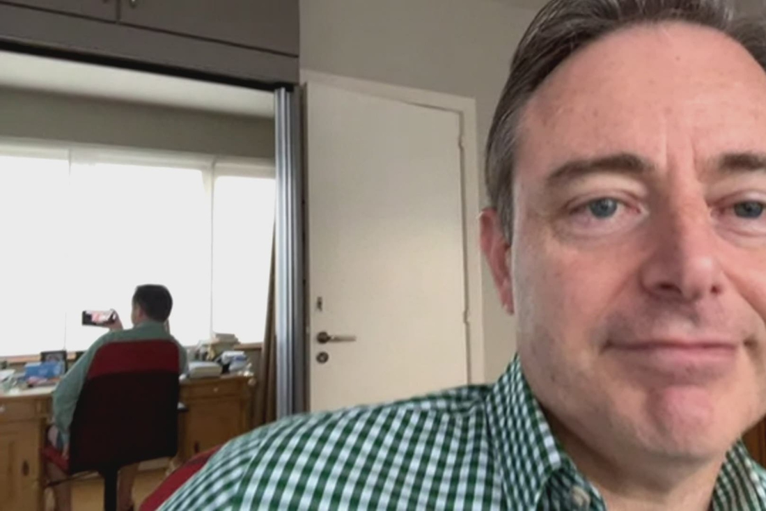 Bart De Wever Geeft Video Interview In Onderbroek “bijzonde Antwerpen Gazet Van Antwerpen 