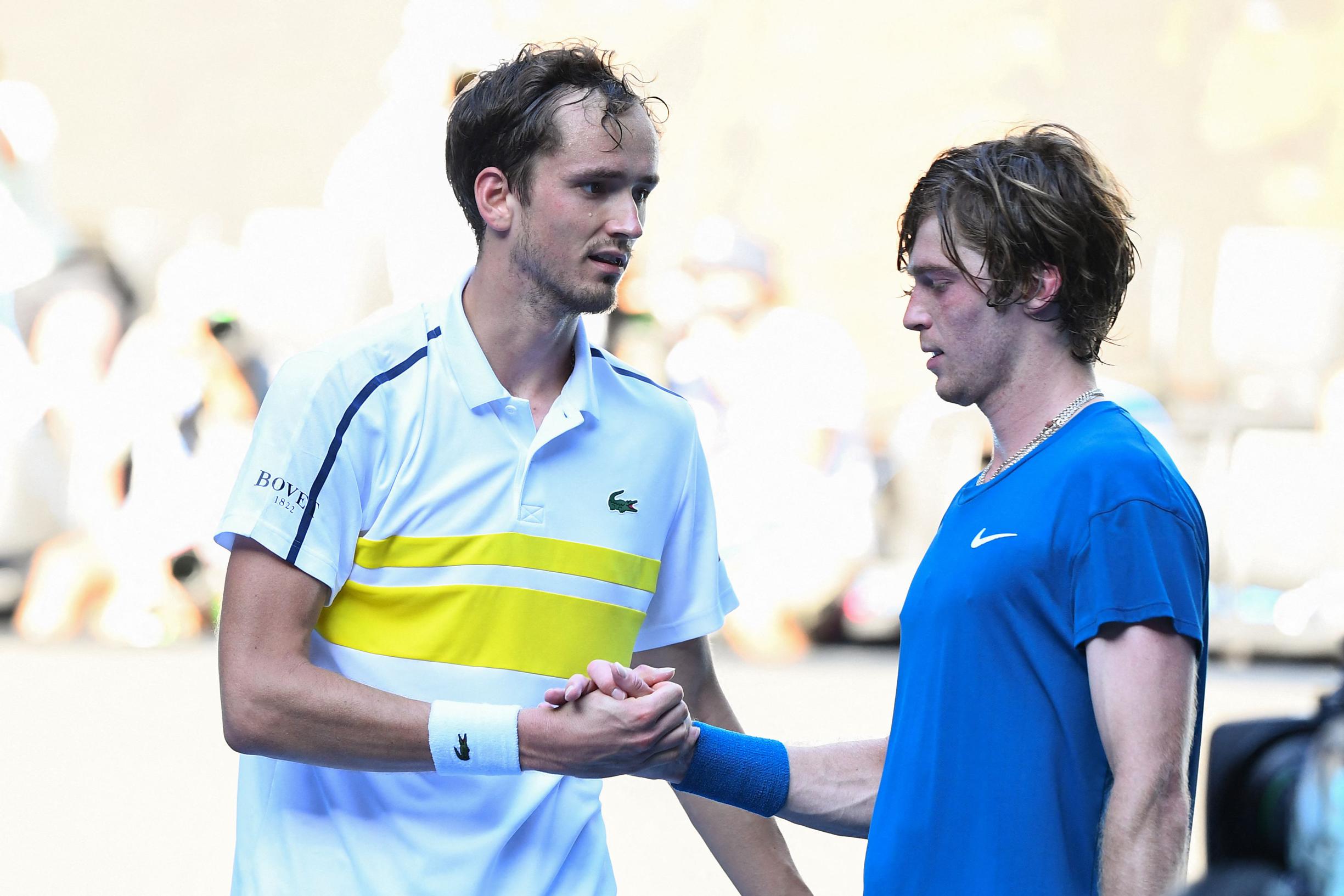 Australian Open Medvedev Klopt Zijn Vriend En Stoot Door Na Gazet Van Antwerpen Mobile [ 1633 x 2449 Pixel ]