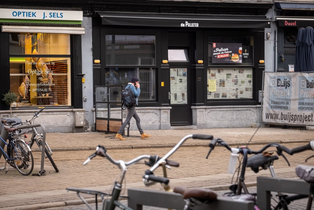 Politie sluit Antwerps café De Pallieter tijdens jaarlijkse verkoop venusschelpen