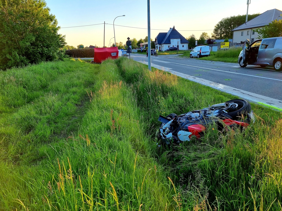 Motorcyclist (51) does not survive a heavy blow on N17, passenger … (Puurs-Sint-Amands)