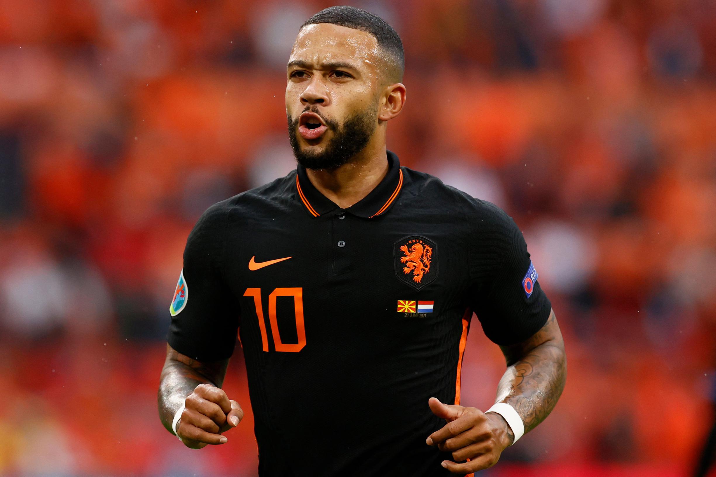 FC Barcelona in de fout: club zet shirt met naam Memphis Depay al