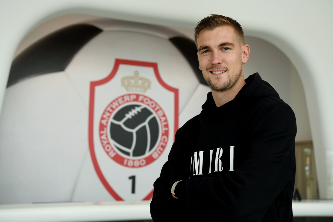 Bjorn Engels (Antwerp) over ex-club Olympiacos: “Ik kan een boek schrijven over wat ik in Griekenland meemaakte”