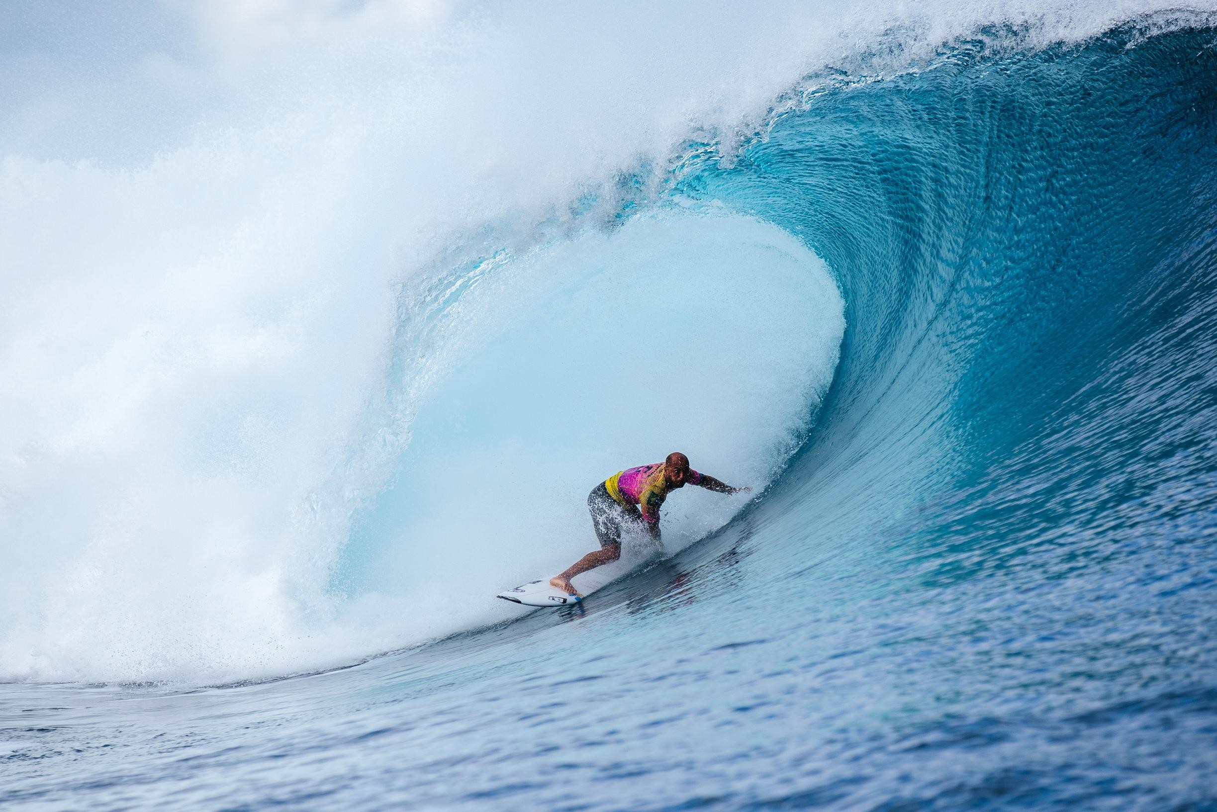 Olympisch surfen van Parijs 2024 op de golven in… Tahiti bloedmooi