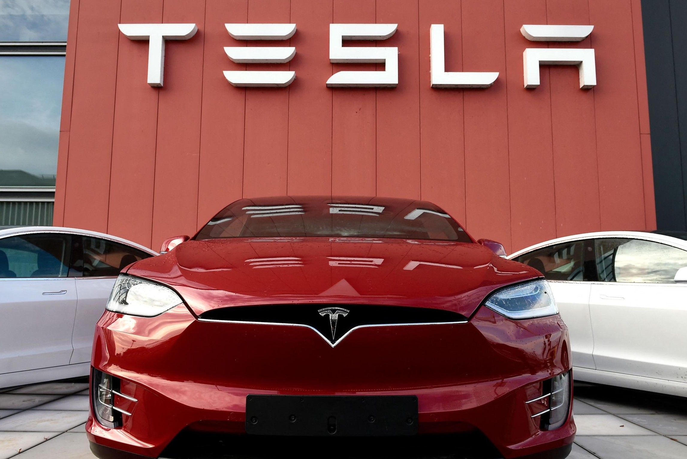 Tesla drivers can't start car for hours after breakdown World Today News