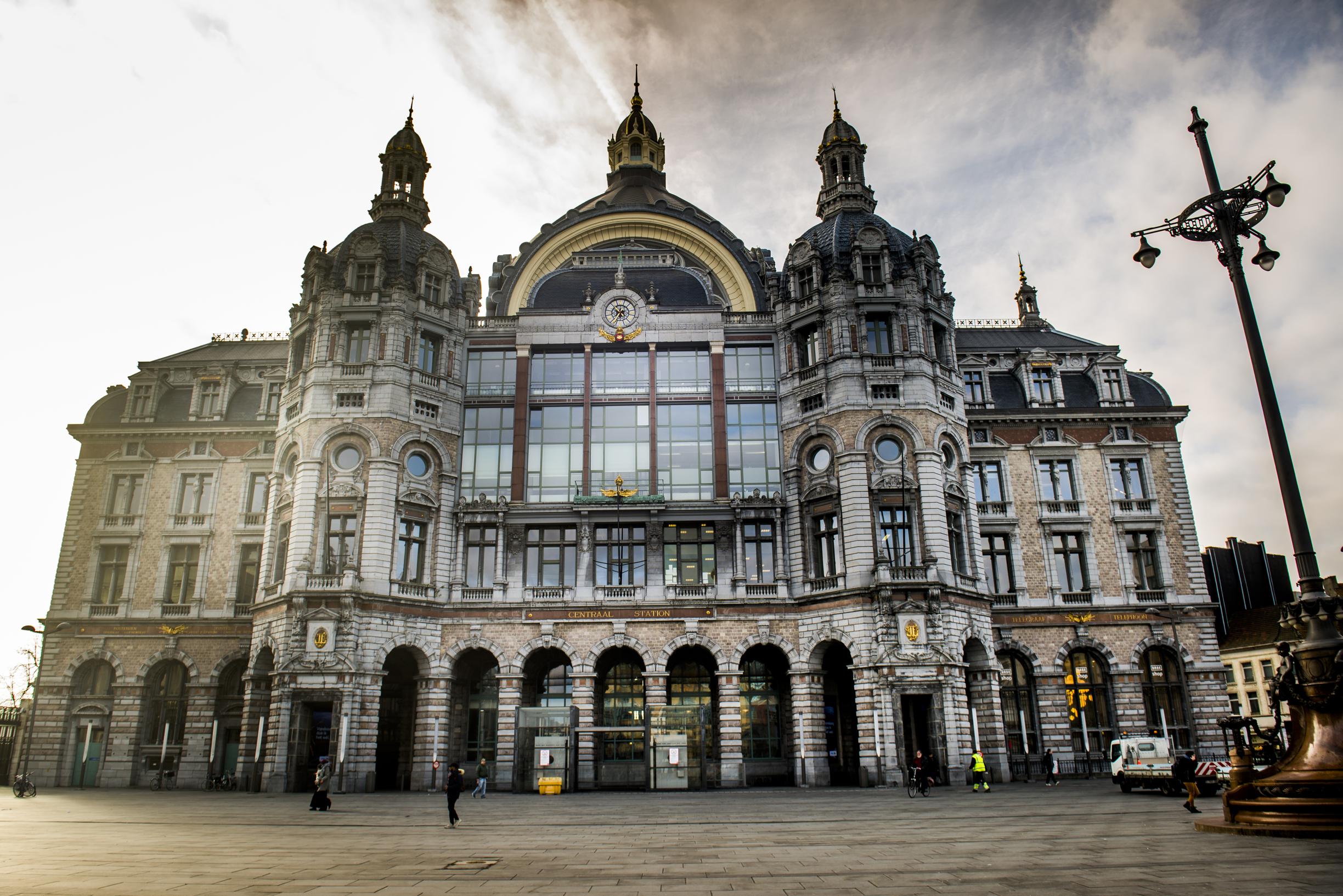 Agressieve bedelaar beboet en dronken personen opgepakt aan Centraal
