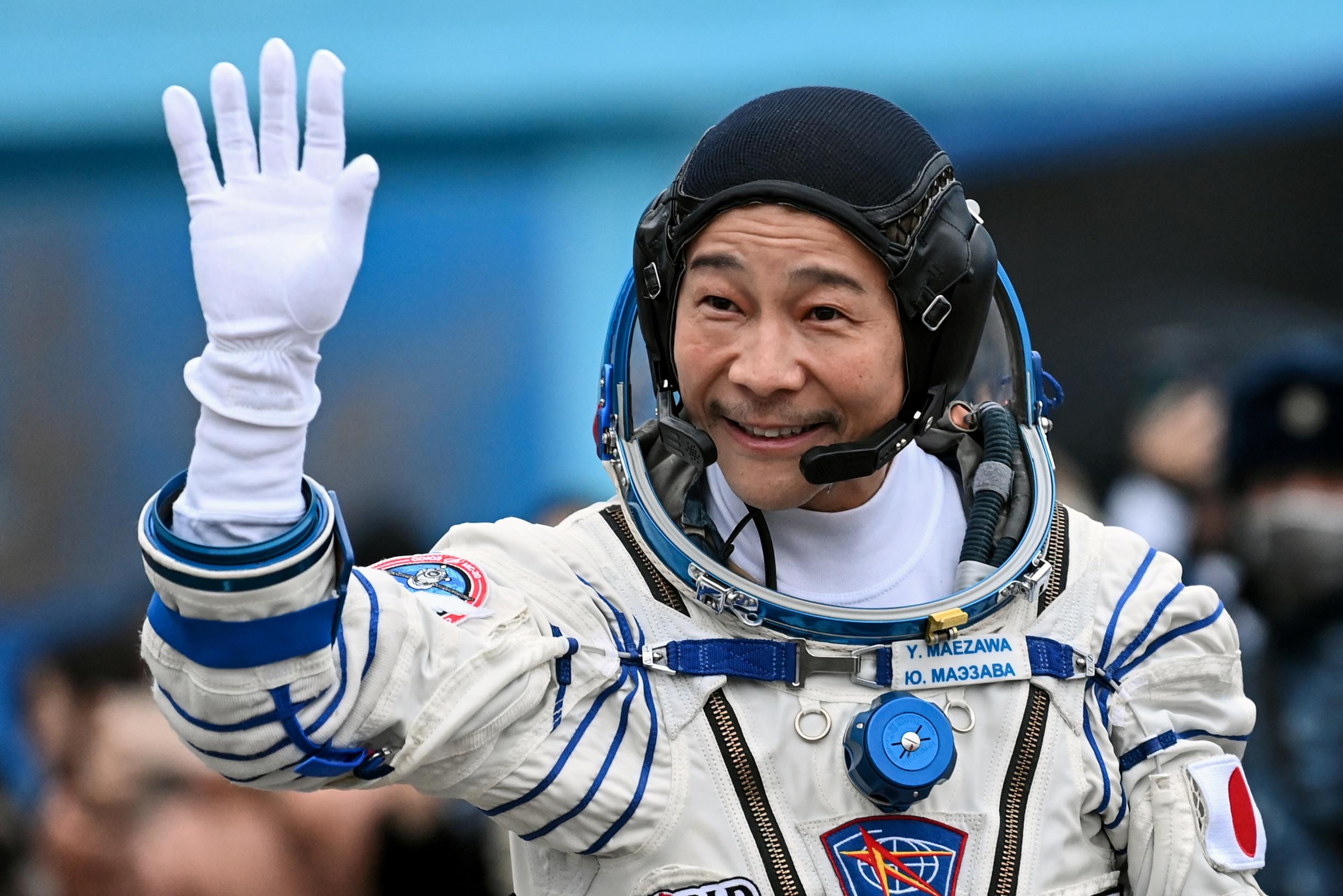 Soyuz rocket with Japanese billionaire launched to ISS: “Want to…