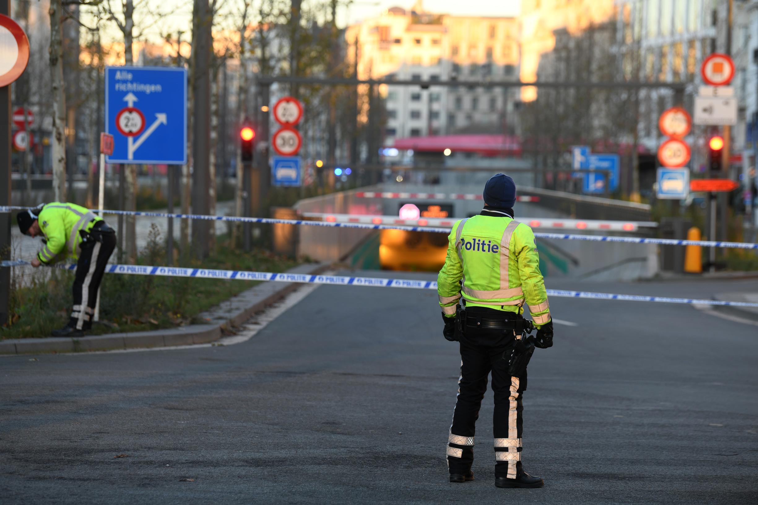 Sinds opening reden 65 voertuigen zich vast in tunnels onder Operaplein, schepen Kennis is het beu “Zijn die mensen blind?” (Antwerpen) Gazet van Antwerpen Mobile afbeelding