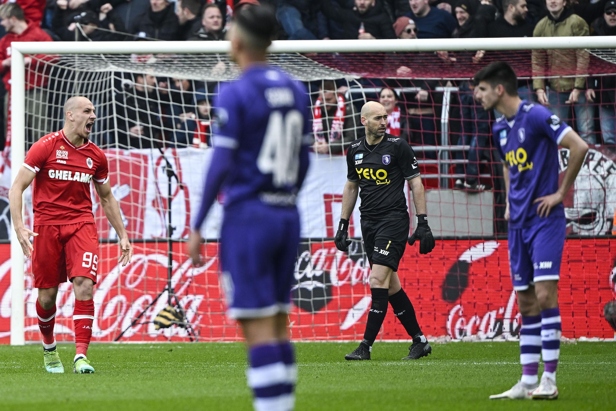 Antwerp Trekt Dan Toch Aan Het Langste Eind In Stadsderby: Op En Over ...