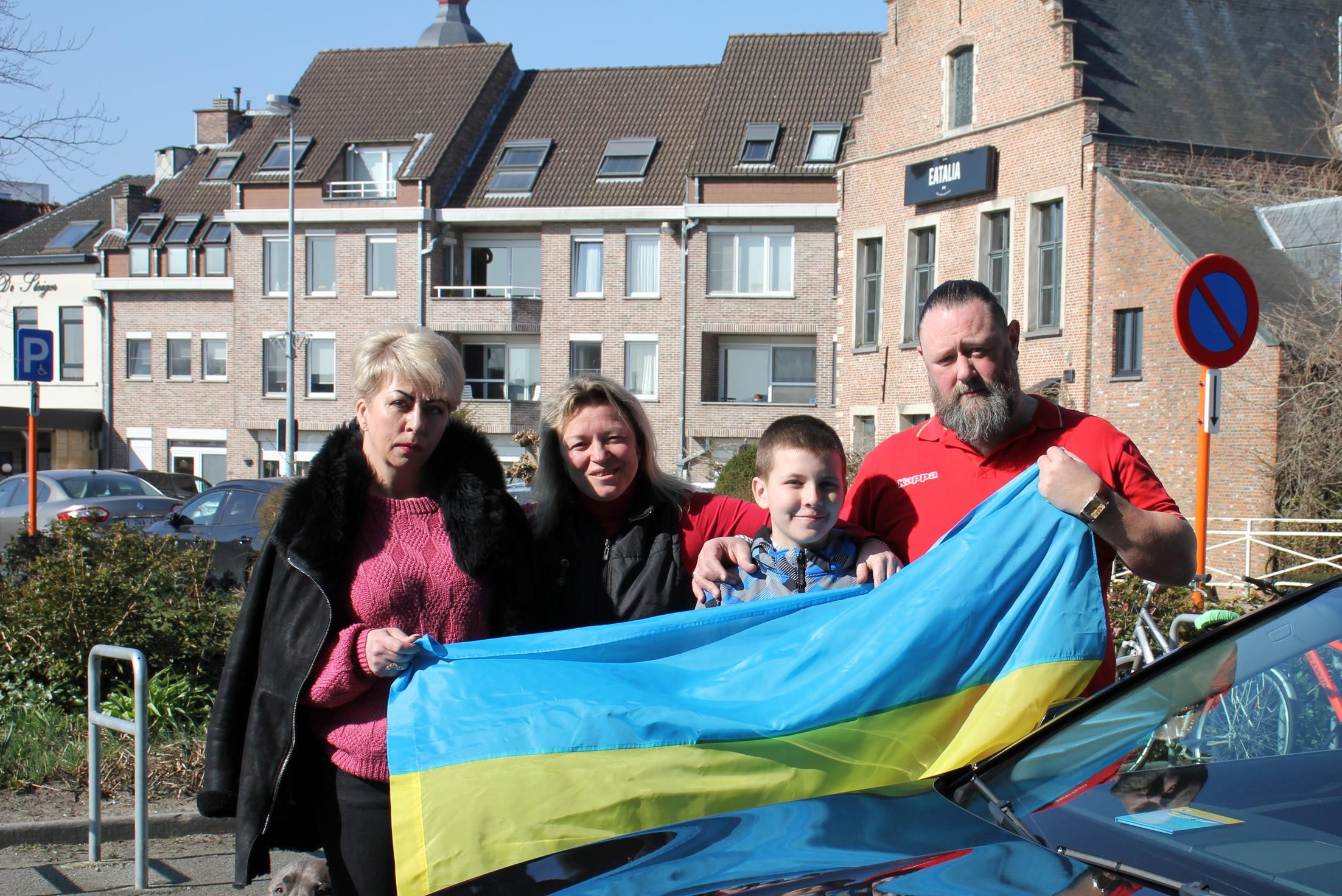 Cafébaas rijdt naar Polen en terug om Oekraïense vrienden op te halen “Hun huis is platgebombardeerd” (Temse) Gazet van Antwerpen Mobile foto