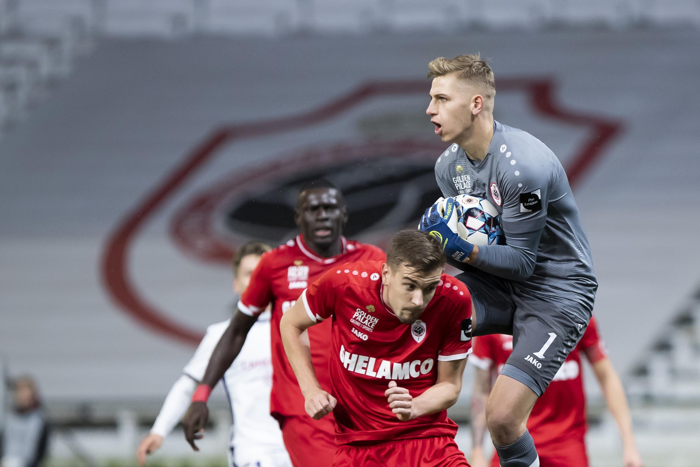 RSC Anderlecht doet gouden zaak op OH Leuven en komt top 8 binnen