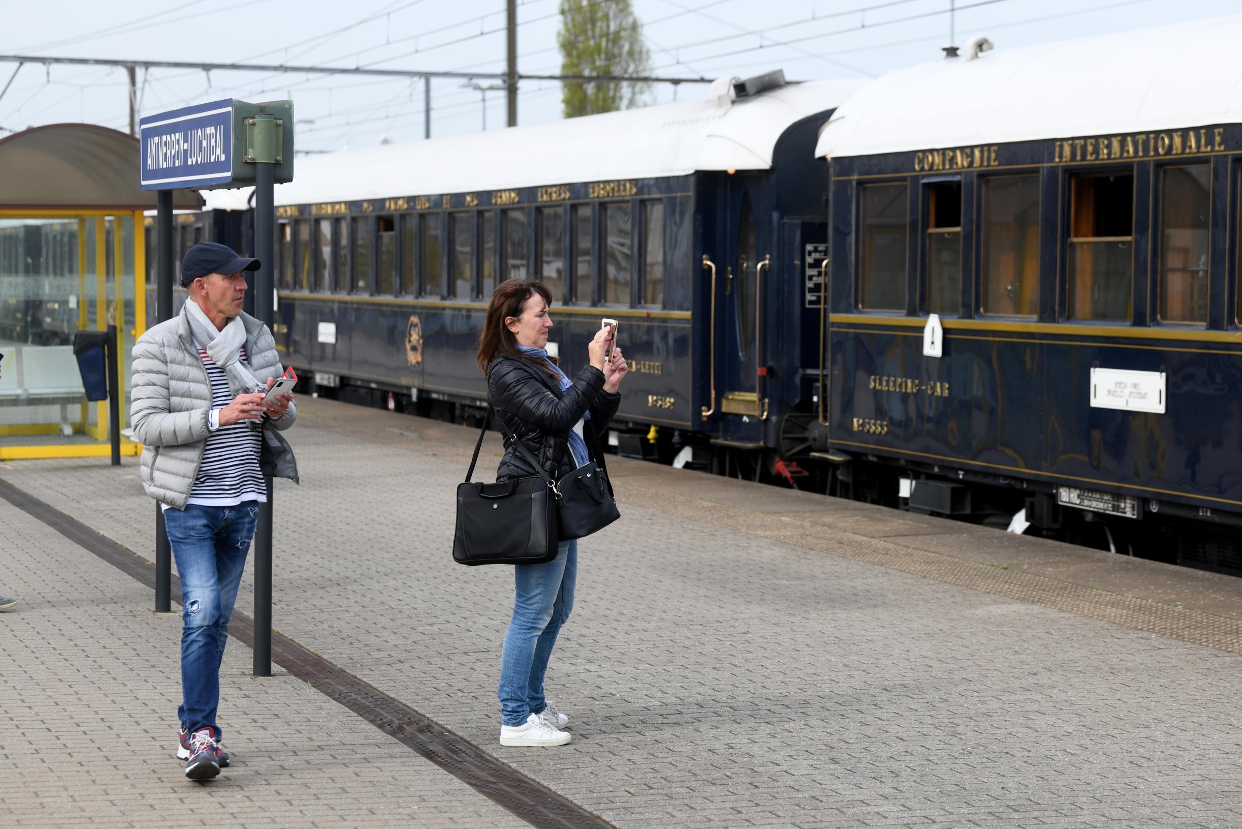 Mythical Orient Express passes through Antwerp: “For me the train is nostalgia” (Luchtbal-Rozemaai)