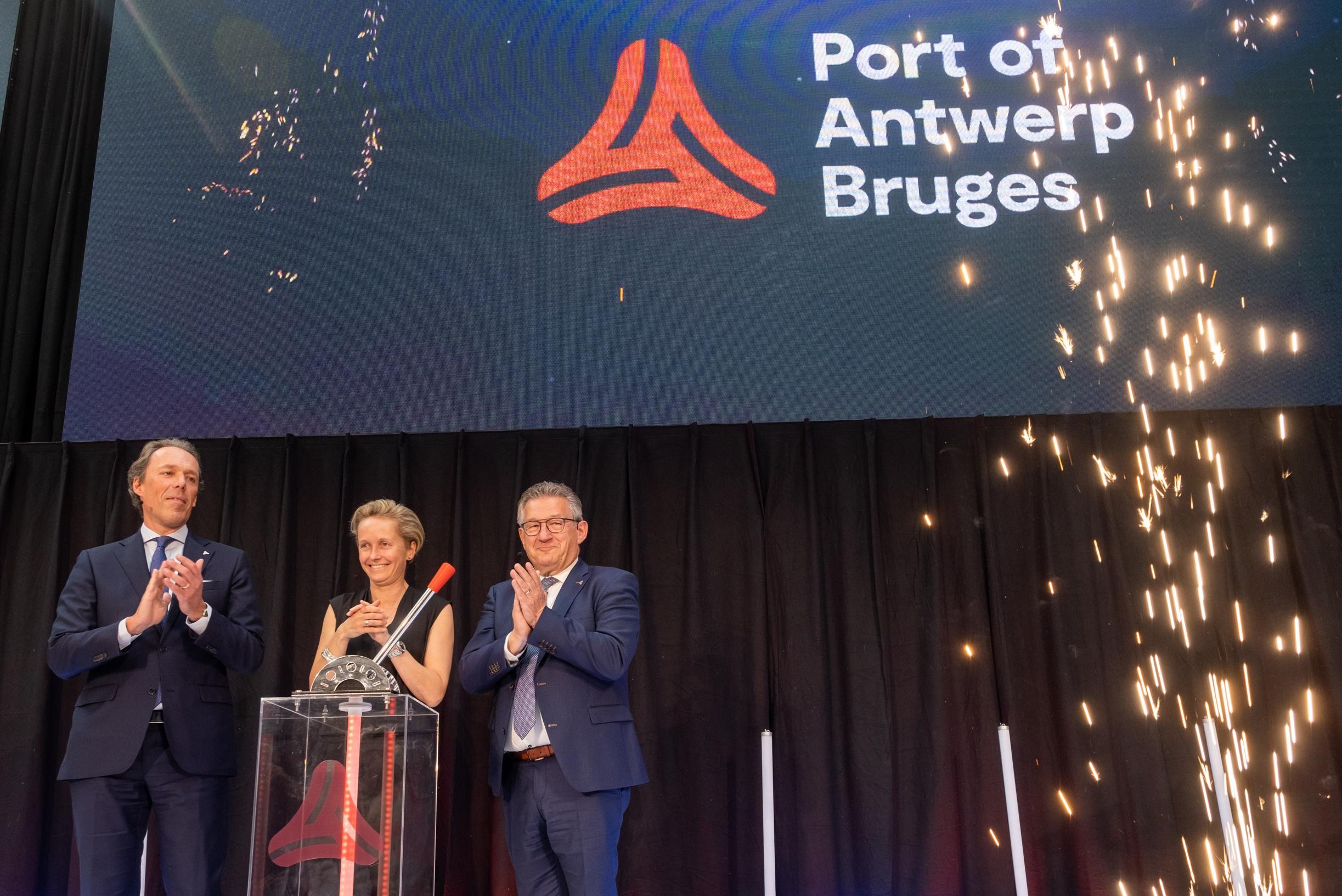 Port of Antwerp-Bruges celebrates unification: “Isn’t it the ambition to become number one?  Of course it is” (Antwerp)