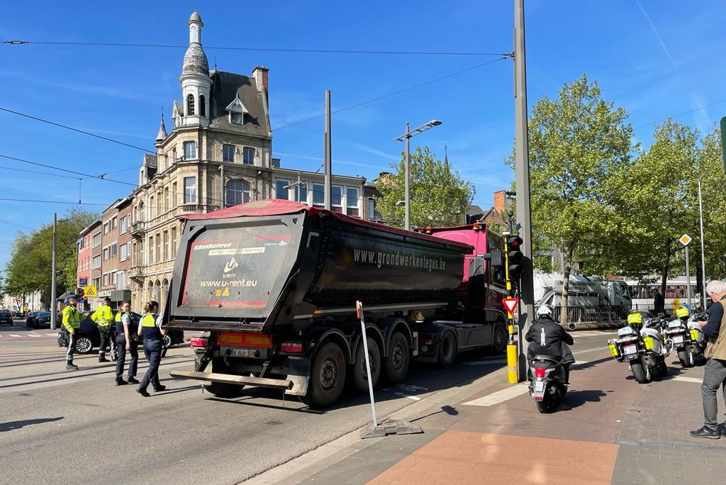 Two serious accidents in the center of Mortsel: cyclist and pedestrian seriously injured (Mortsel)