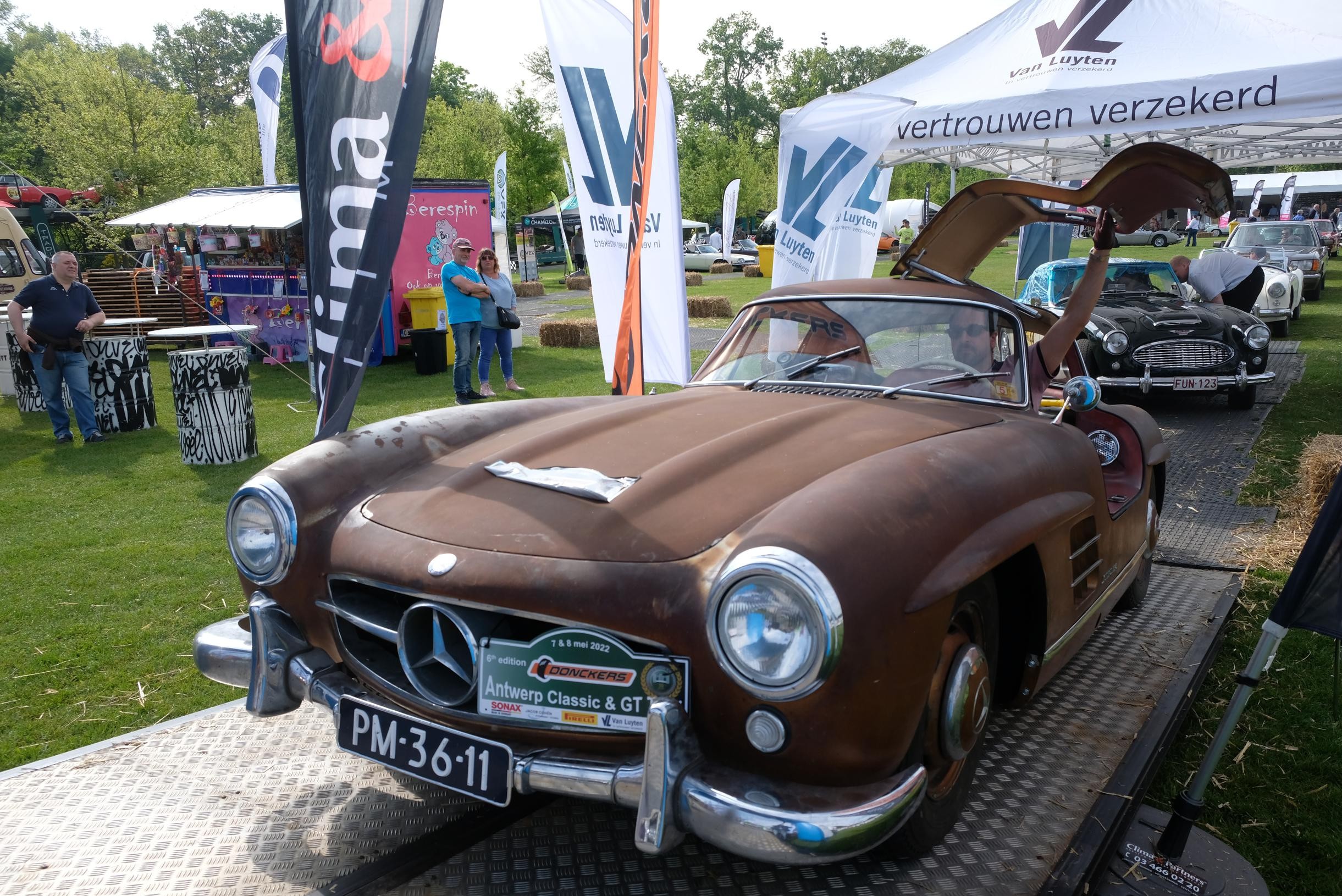 Antwerp Classic Car Event onder stralend (Brasschaat