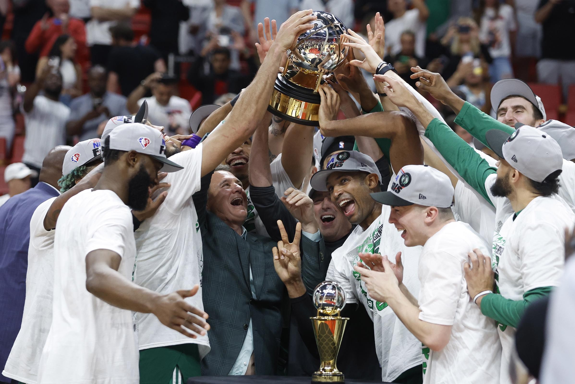 Boston Celtics houden Miami Heat uit NBA-finale en kijken Golden State in de ogen