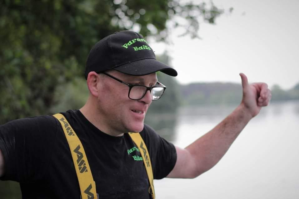 “Elke vrije minuut wilde hij aan het water spenderen”: 15-jarige zoon vindt visser Steven (44), die op tragische wijze om het leven kwam tijdens uitstapje