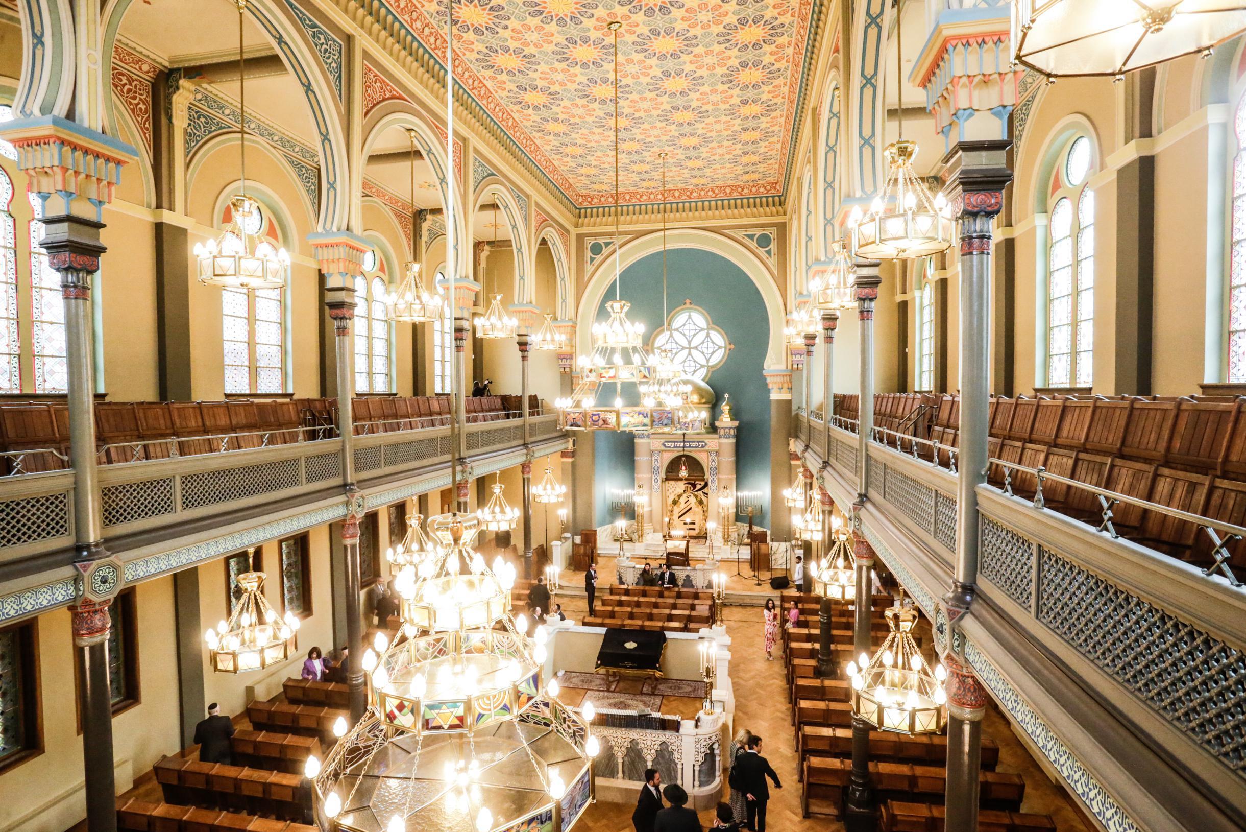 De Leien Deden Synagoge Bijna Inzakken, Nu Blinkt ‘Hollandse Sjoel ...