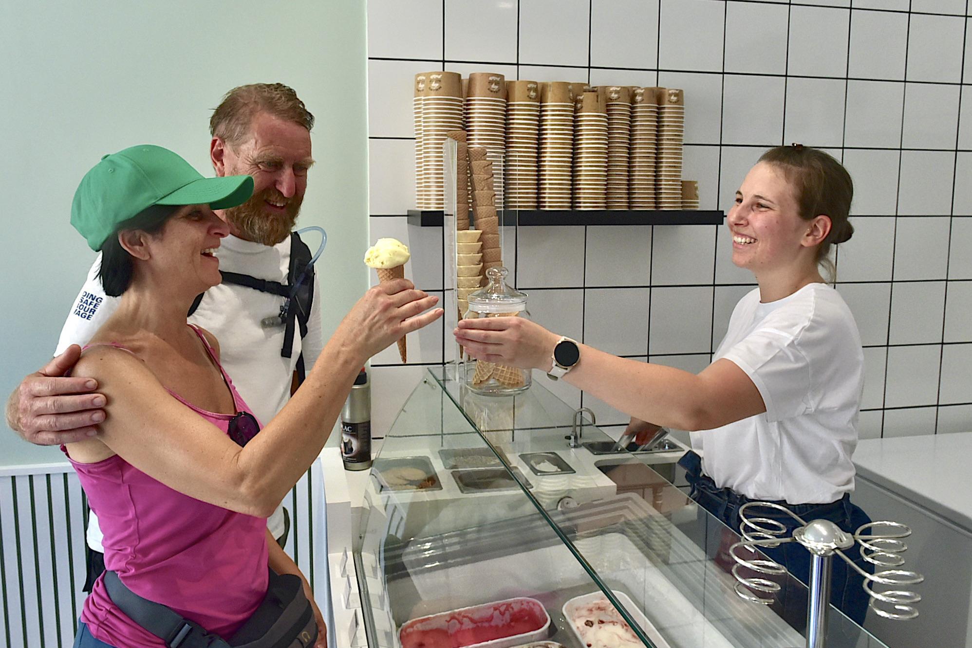 Femke (27 anni) apre una gelateria a Leest-dorp: “L’amore per fare il gelato è nel mio DNA” (Michellen)