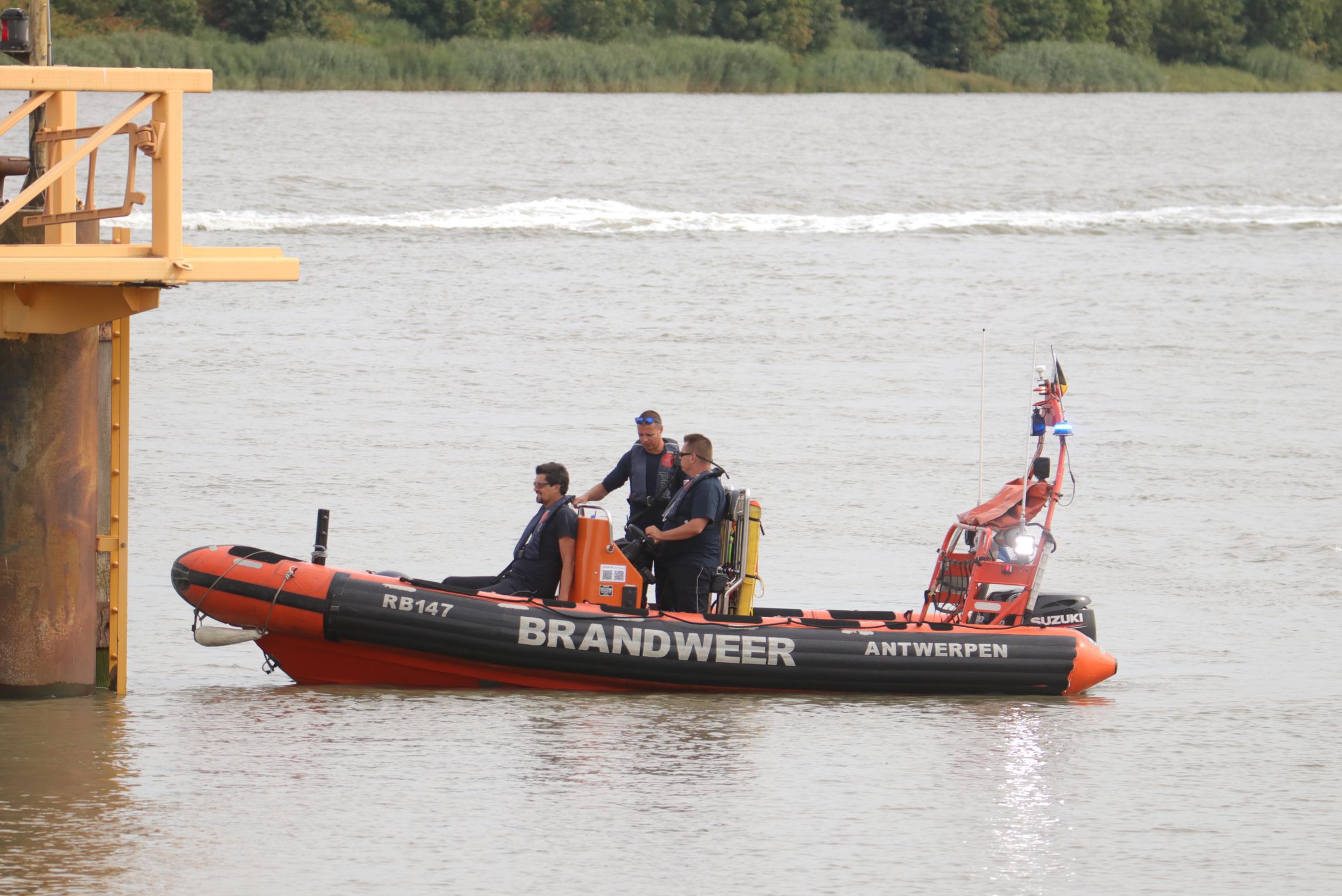 Matroos Overboord Op De Schelde, Slachtoffer Na Uur Zoeken Nog Niet ...