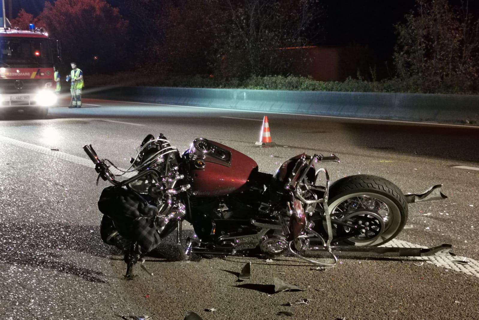 Motorrijder Verongelukt Op E17, Snelweg Vier Uur Lang Afgesloten ...