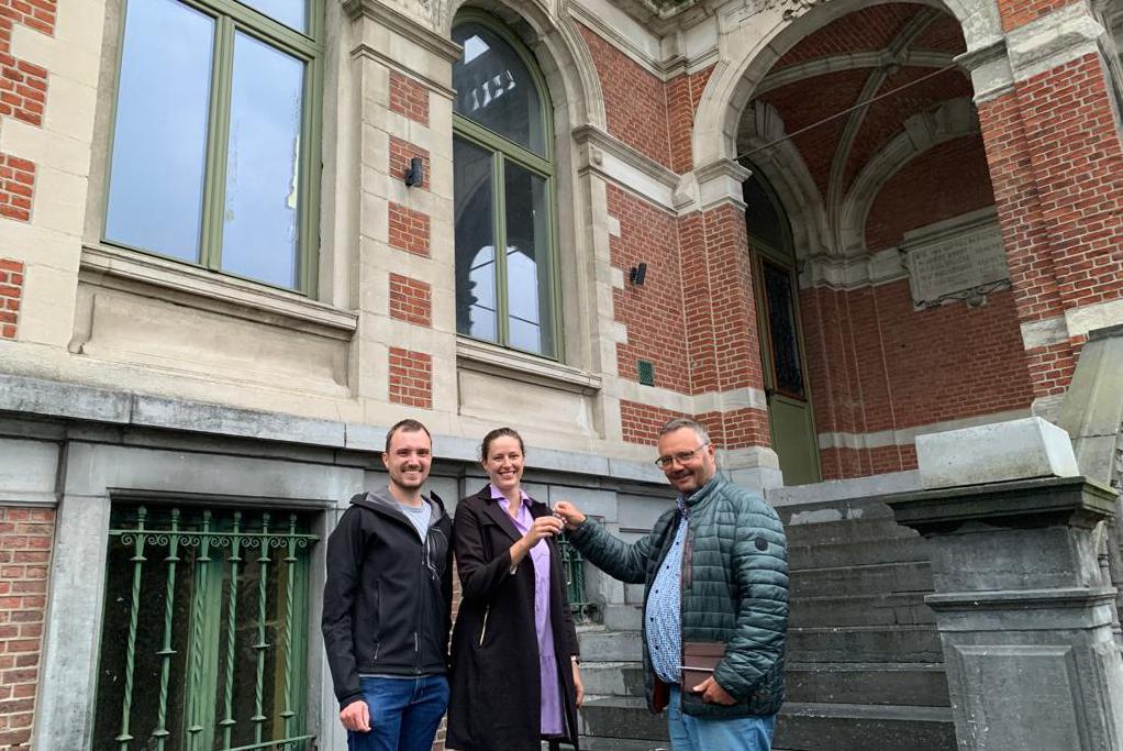 Oudgemeentehuis officieel overgedragen aan nieuwe eigenaar (Hemiksem