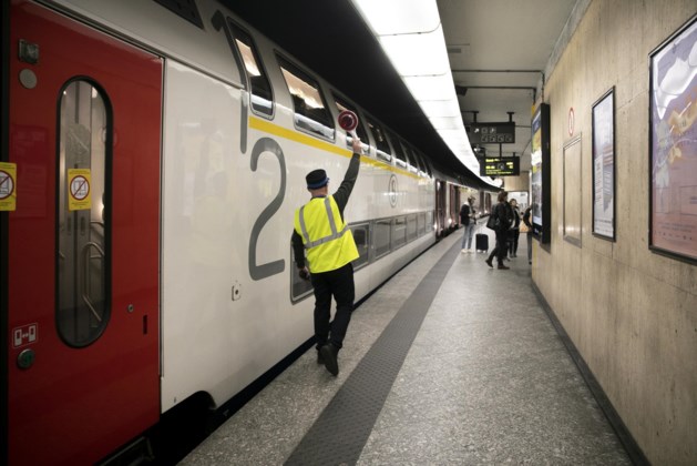 Helft van treinen rijdt vandaag niet door spoorstaking | Gazet van