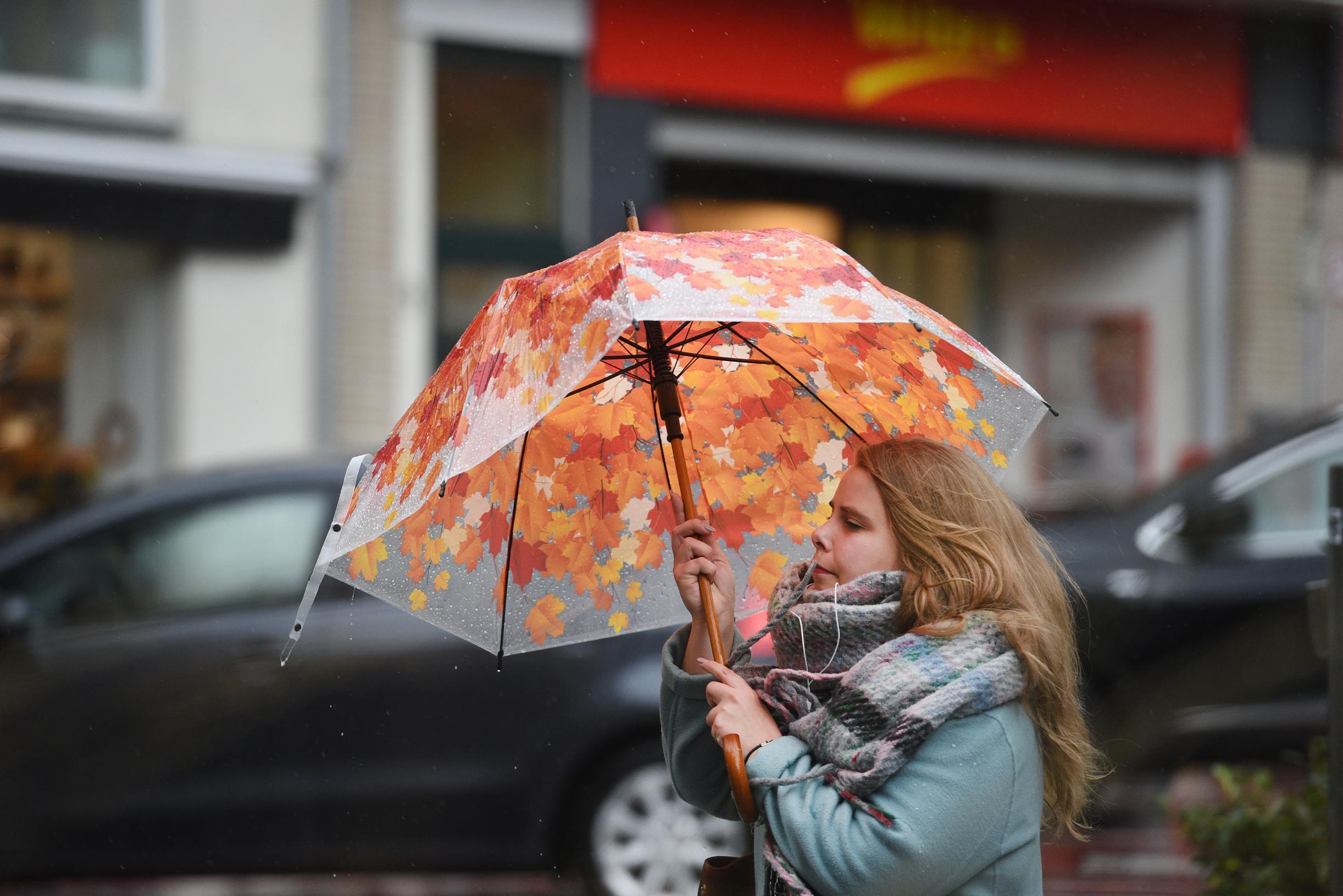 Code Geel: KMI Waarschuwt Woensdag Voor Veel Regen En Wind, Noodnummer ...