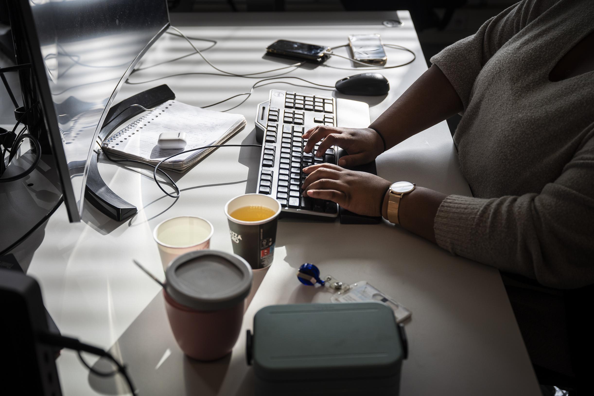 Internationale Arbeidsorganisatie “Ongelijkheid op arbeidsmarkt tussen man en vrouw al twee decennia onveranderd hoog” Gazet van Antwerpen Mobile foto afbeelding