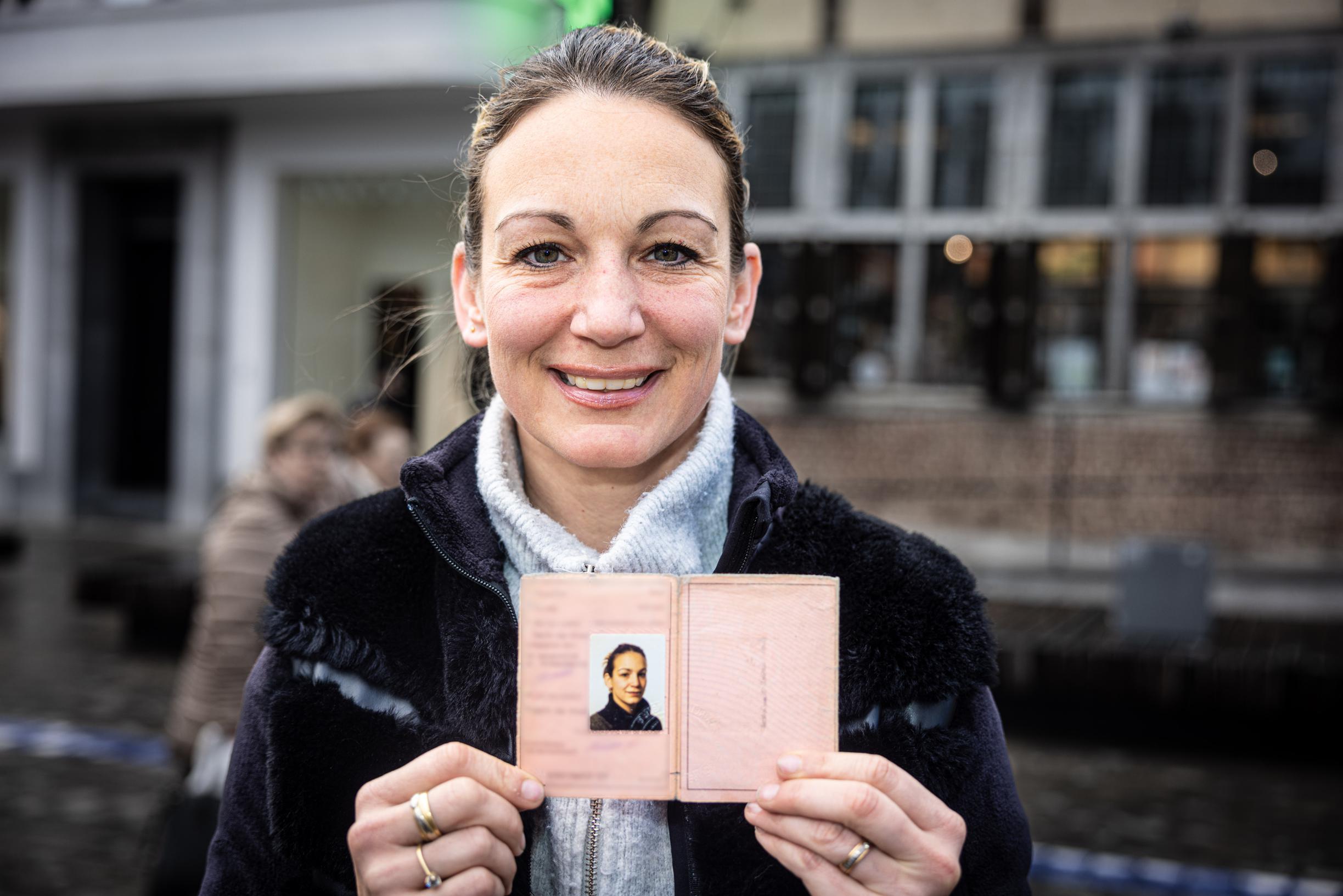 Piepjonge Foto Op Je Rijbewijs? Dan Riskeer Je Wel Degelijk Een Boete ...