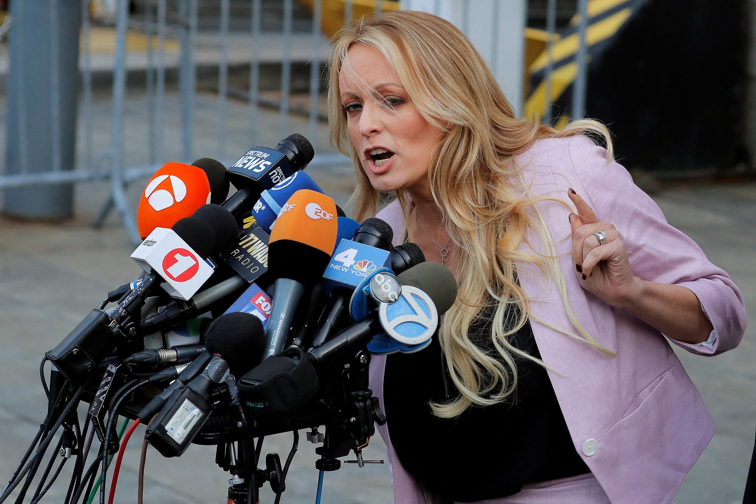 Wie is Stormy Daniels, de pornoster aan wie Donald Trump zwijggeld betaalde? Gazet van Antwerpen Mobile afbeelding