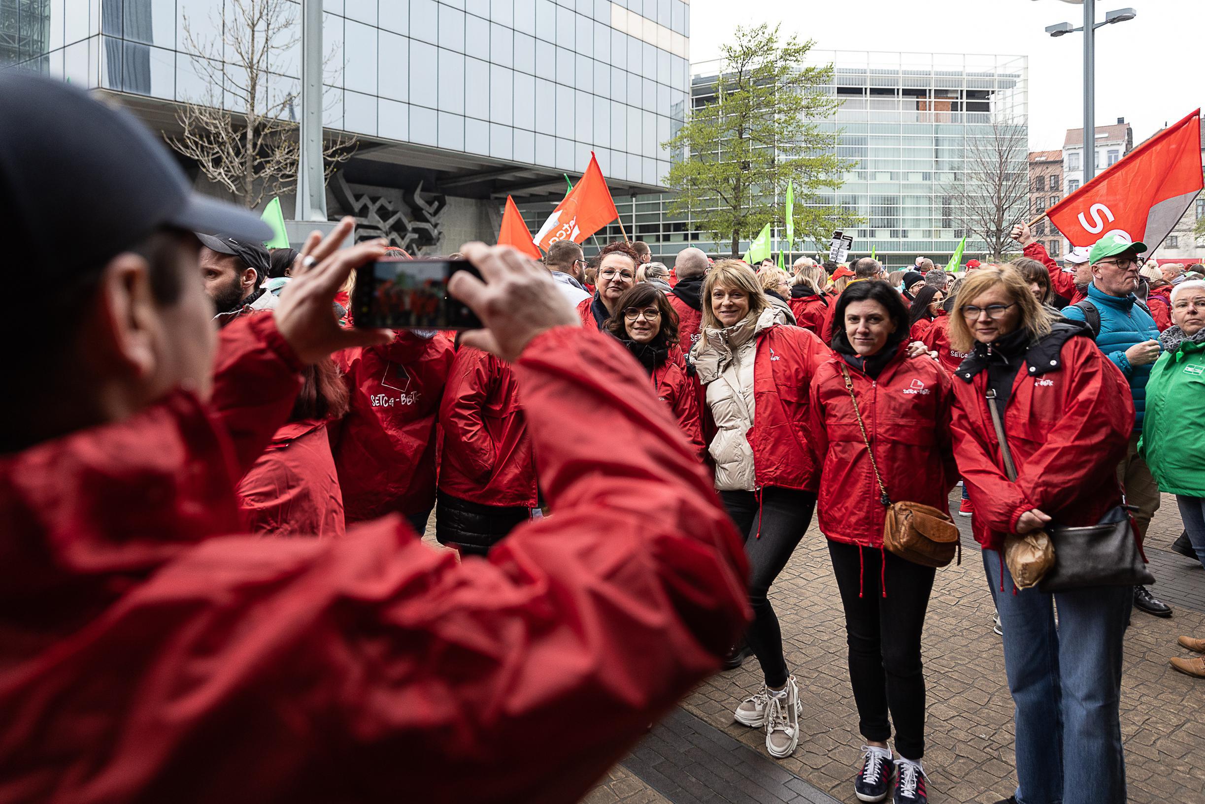 Vakbonden Willen Eenzelfde Statuut Voor Werknemers: Nieuwe ...