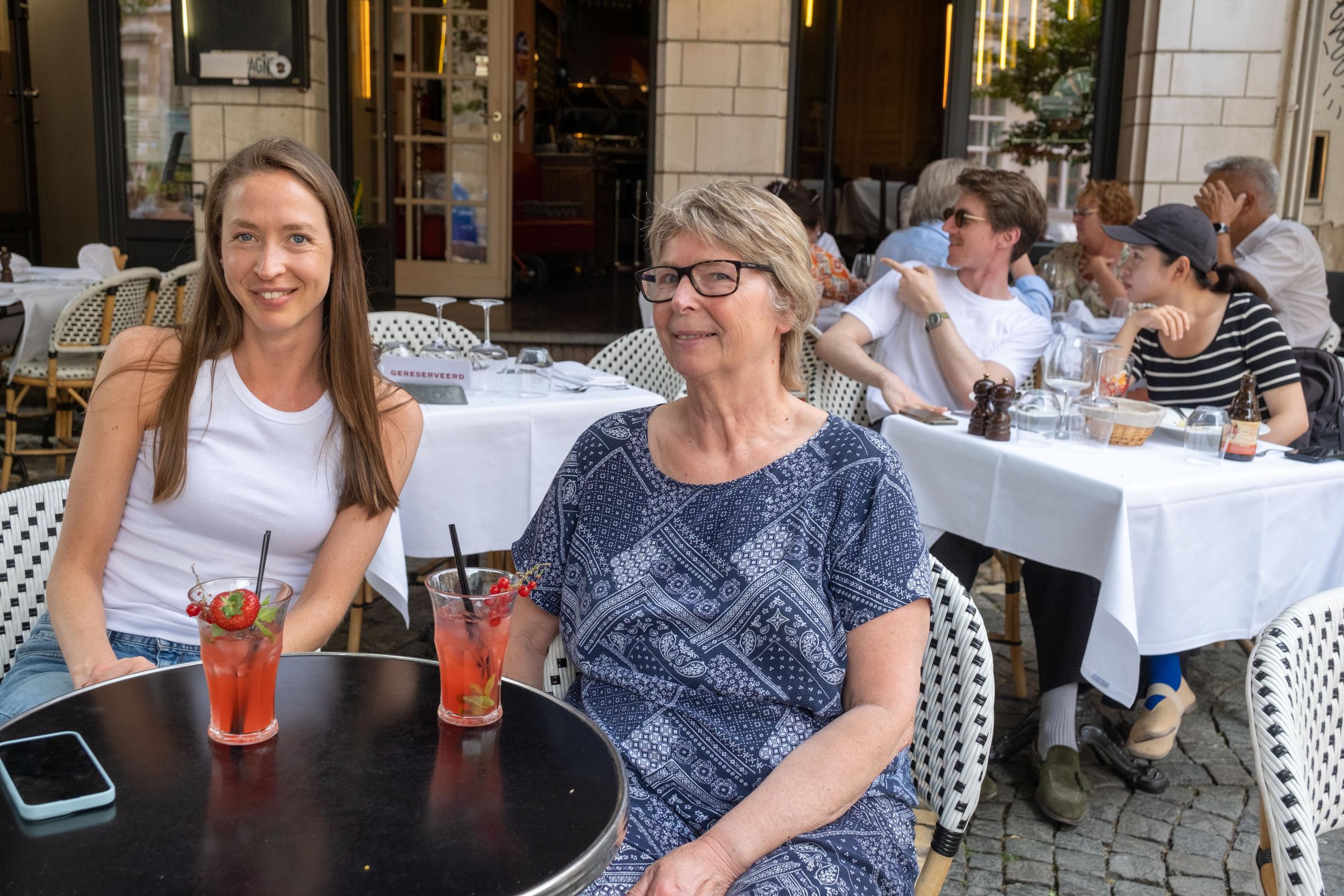 Terrasjes op idyllisch Hendrik Conscienceplein kijken plots uit op urinoirs “Dit is een weinig smakelijk zicht” (Antwerpen) Gazet van Antwerpen Mobile foto