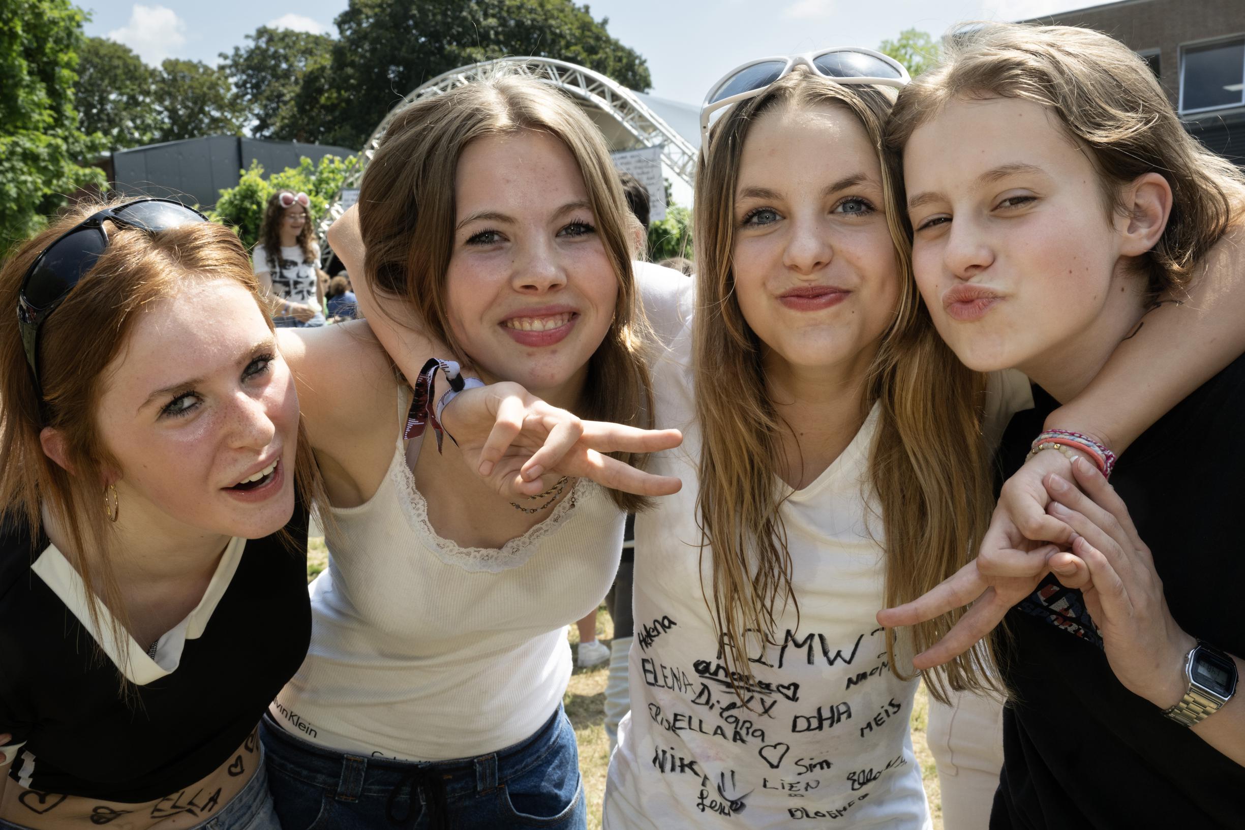 Grafpop bezorgt scholieren stomend afscheid van Apostoliekenstraat “We creëren festivalsfeer op school” (Turnhout) Gazet van Antwerpen Mobile foto