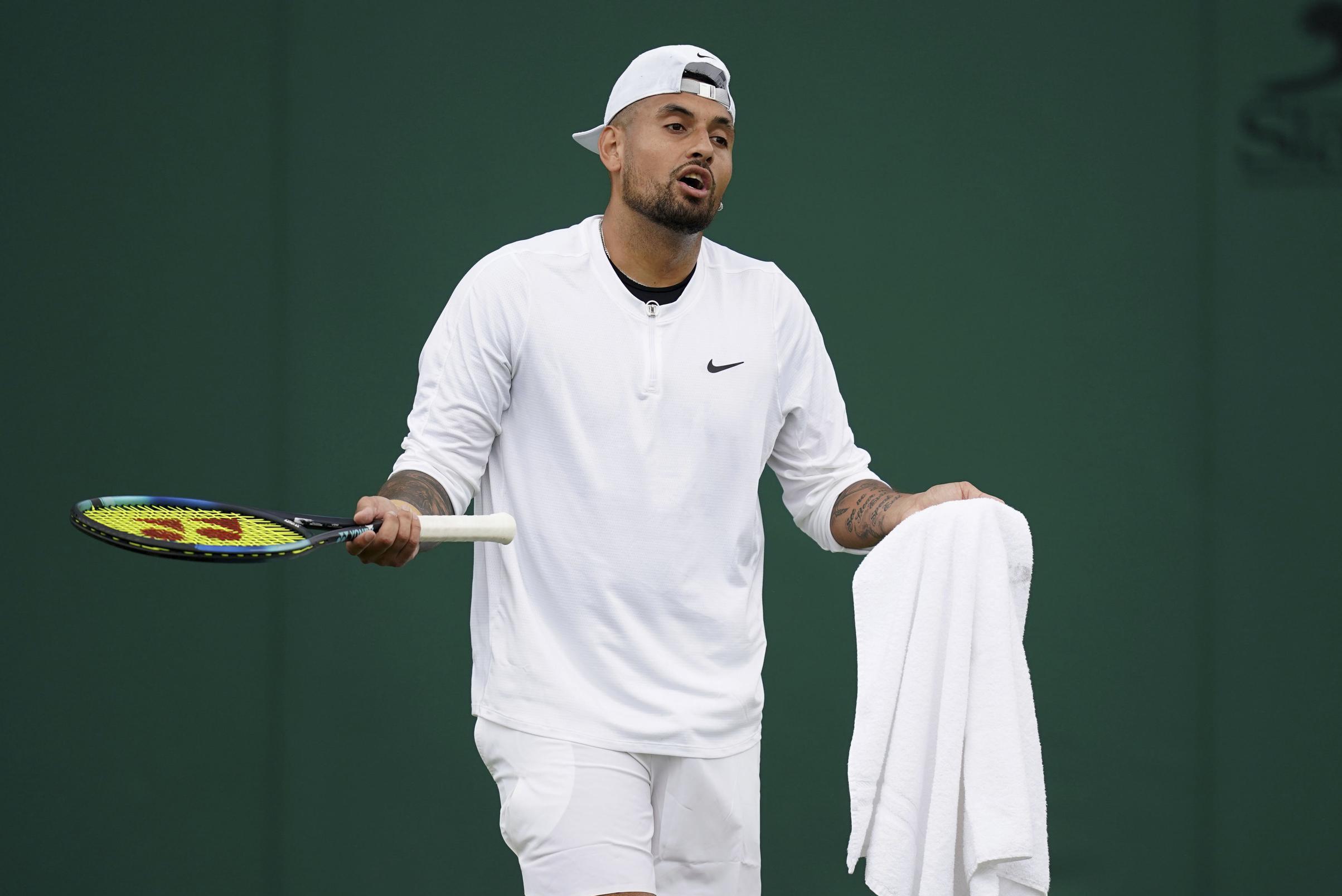 Geklaag over de kleur van handdoeken, een overspel-rel en blessures een jaar na zijn finale op Wimbledon is Nick Kyrgios helemaal de weg kwijt Gazet van Antwerpen Mobile afbeelding