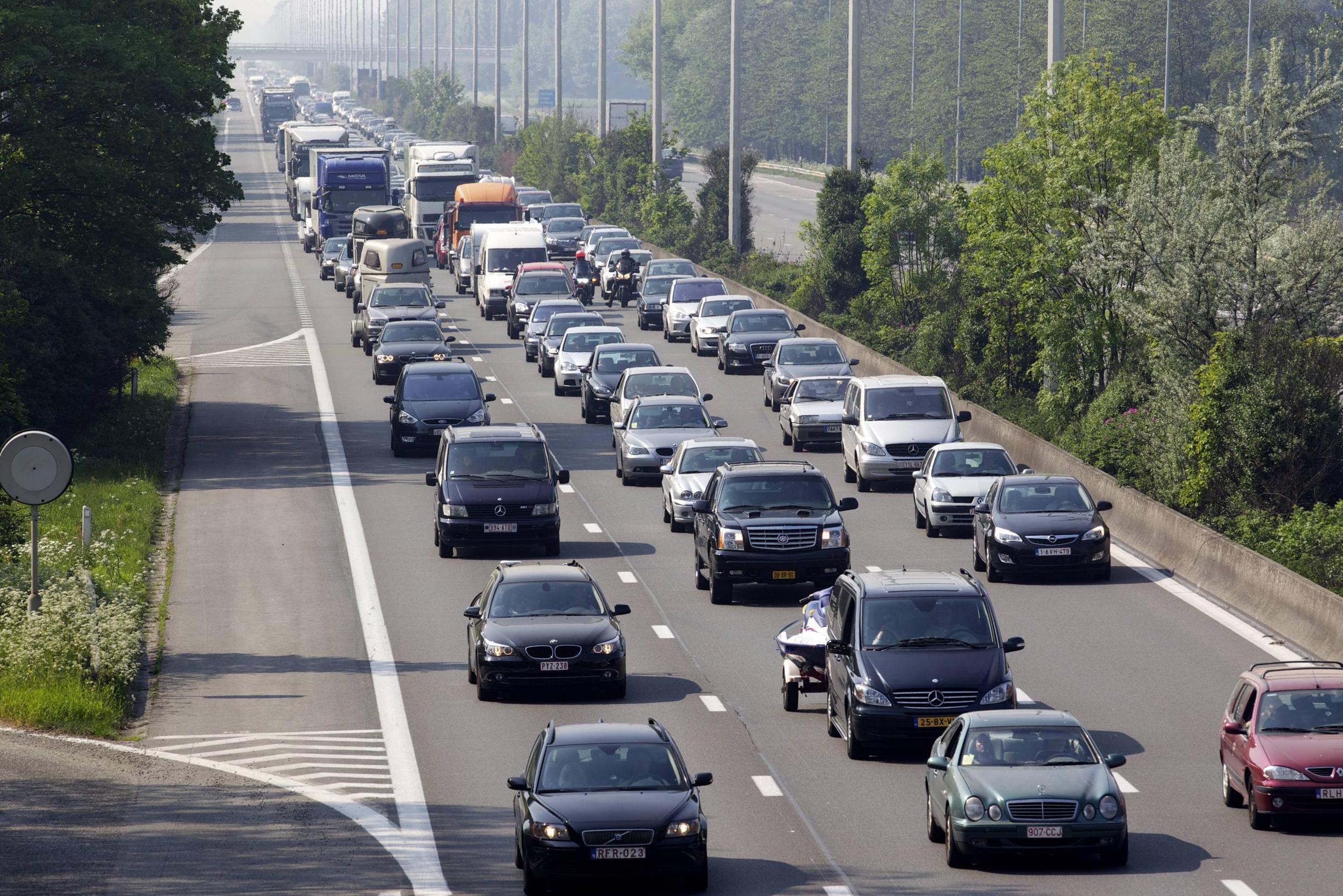 Filerijden Voor Wie Op Vakantie Vertrekt Vandaag: Nu Al 2, 5 Uur ...