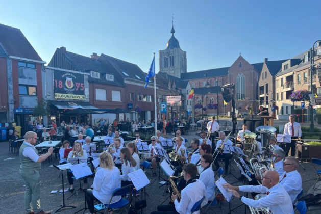 Nationale feestdag met vrolijke muziek op de Markt (Herenthout) | Gazet
