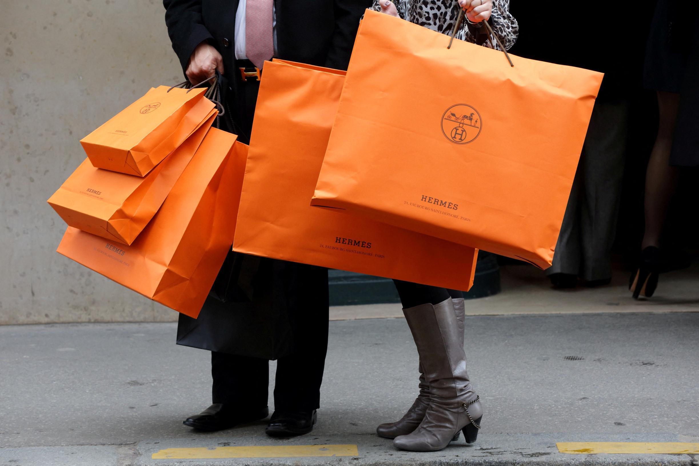 Het geheim van het merk der 'stille luxe': waarom Hermès floreert, terwijl  Gucci, Vuitton en co. in het slop zitten