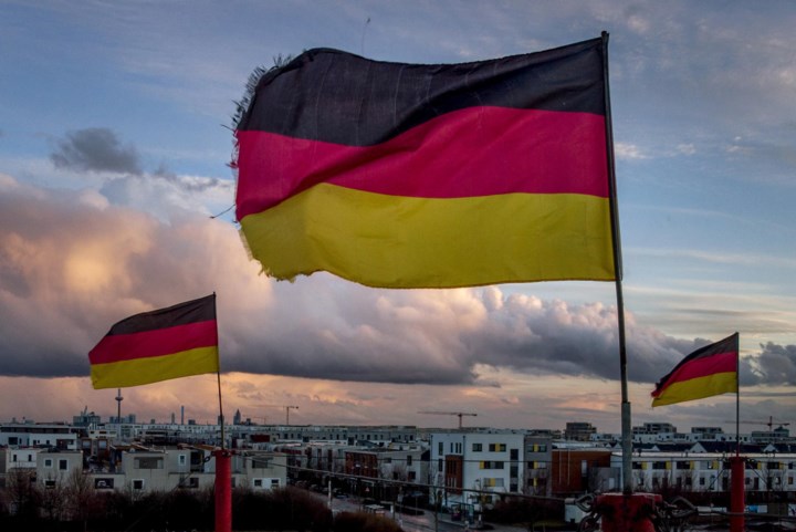 Duitsers houden geld op zak, economie krimpt