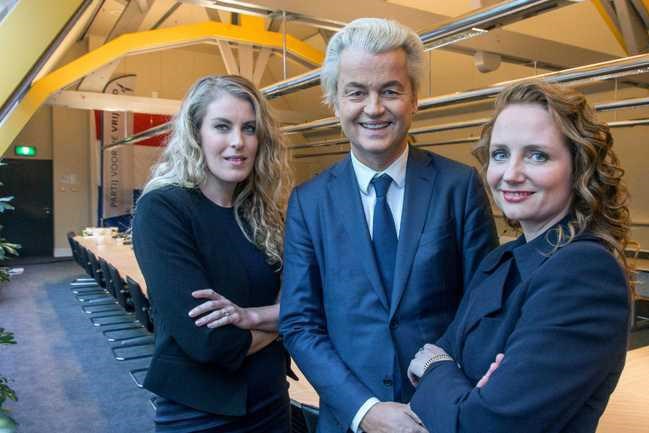 Als Geert er zelf niet is, zijn er altijd Fleur en Vicky, de Wilders’ Angels