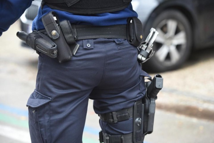 Parket onderzoekt of Gentse politie 158.000 euro betaalde voor “illegale” wapenstokken